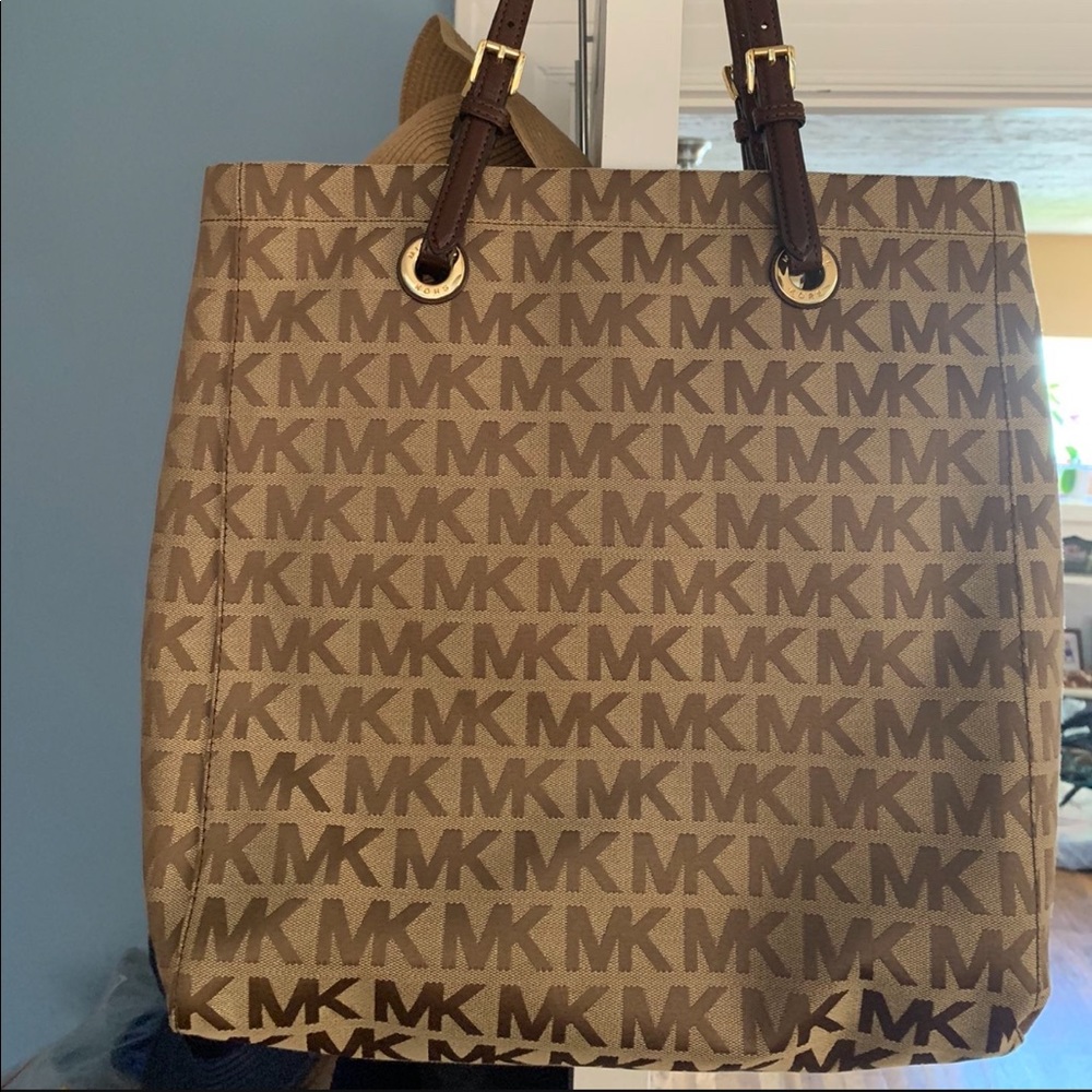 Michael Kors Signature Tote Bag